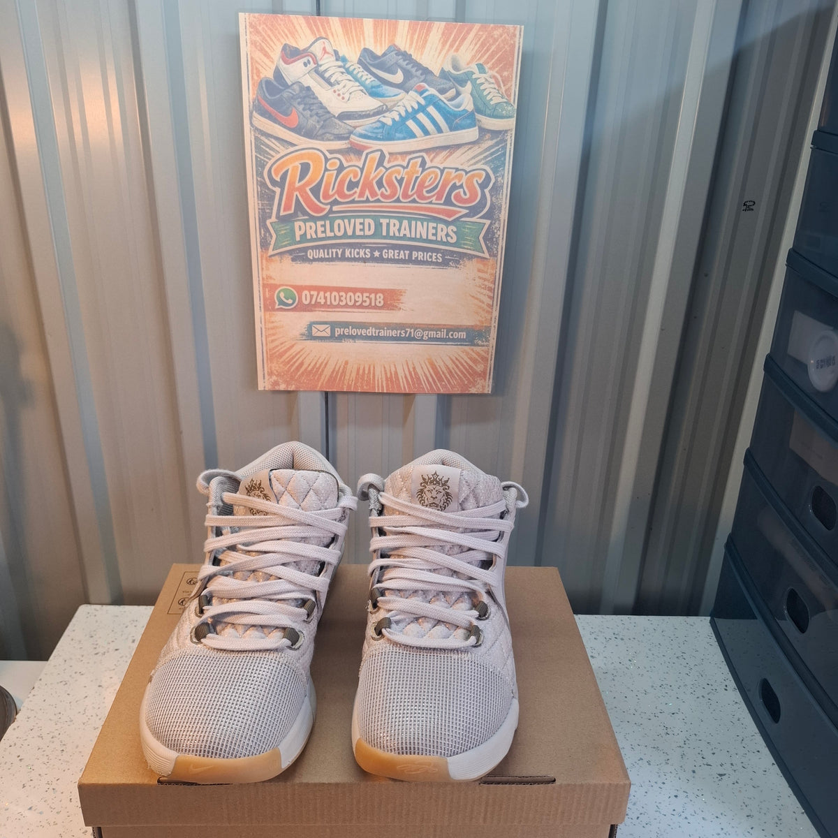 Nike Le Bron Witness 8, Cream/White Trainers with Gum Soles – Good Condition UK 5.5