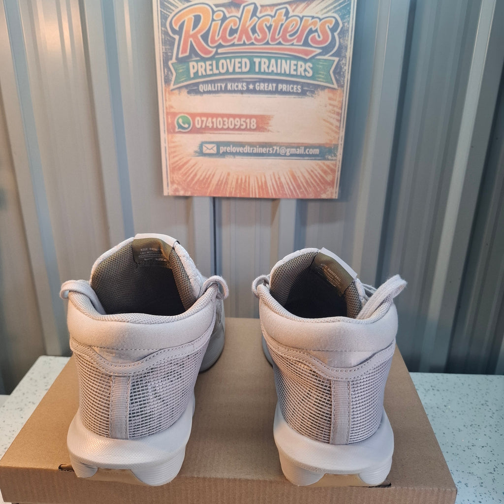Nike Le Bron Witness 8, Cream/White Trainers with Gum Soles – Good Condition UK 5.5
