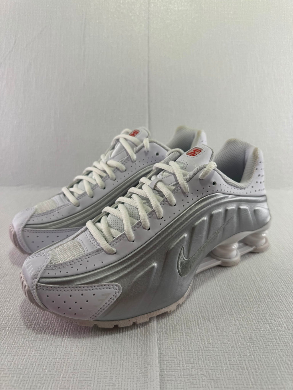 Nike Shox Men's White and Grey Trainers UK 5