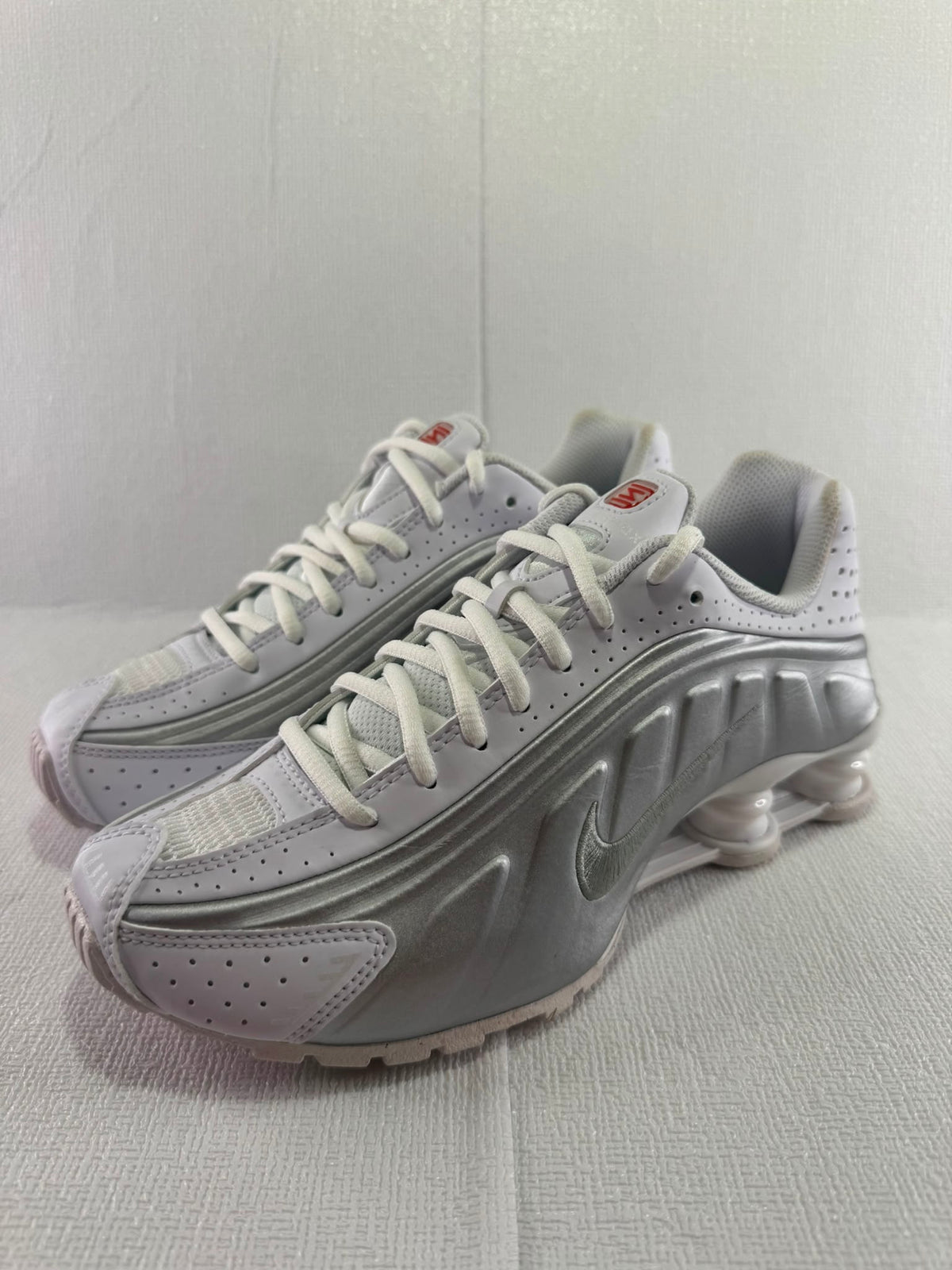Nike Shox Men's White and Grey Trainers UK 5