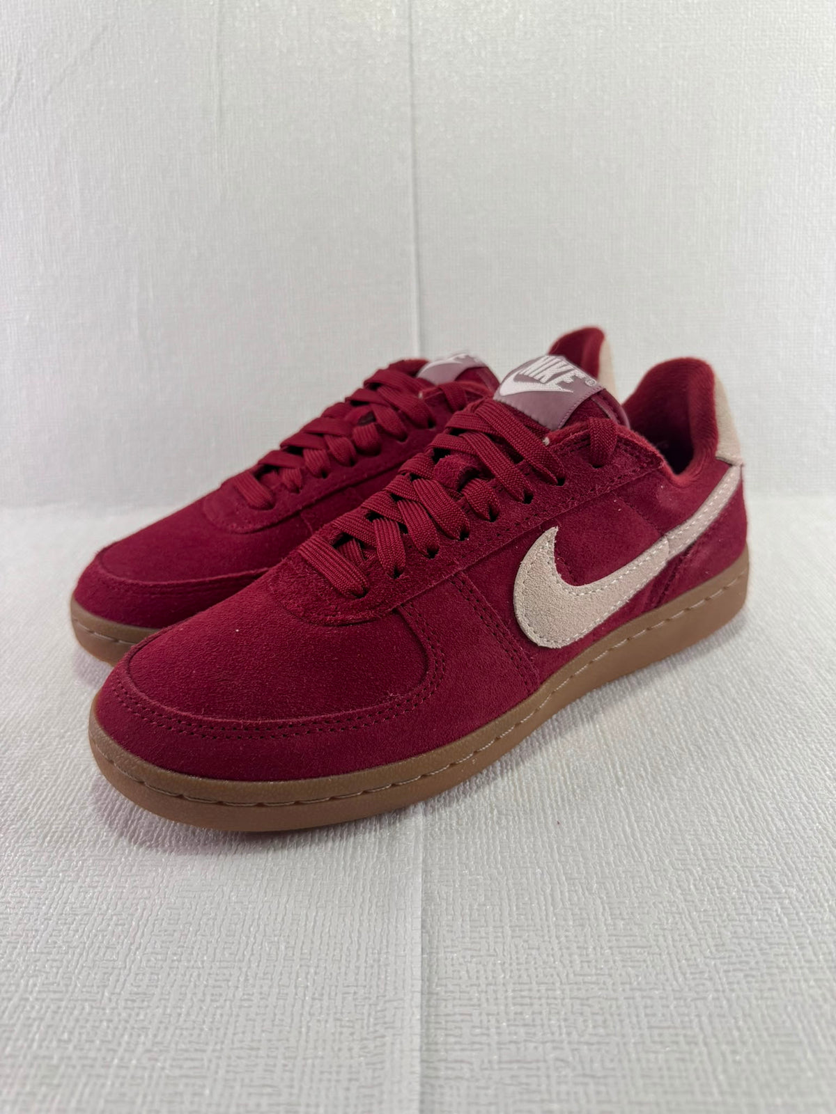 Nike Men's Red and Burgundy Trainers UK 4.5