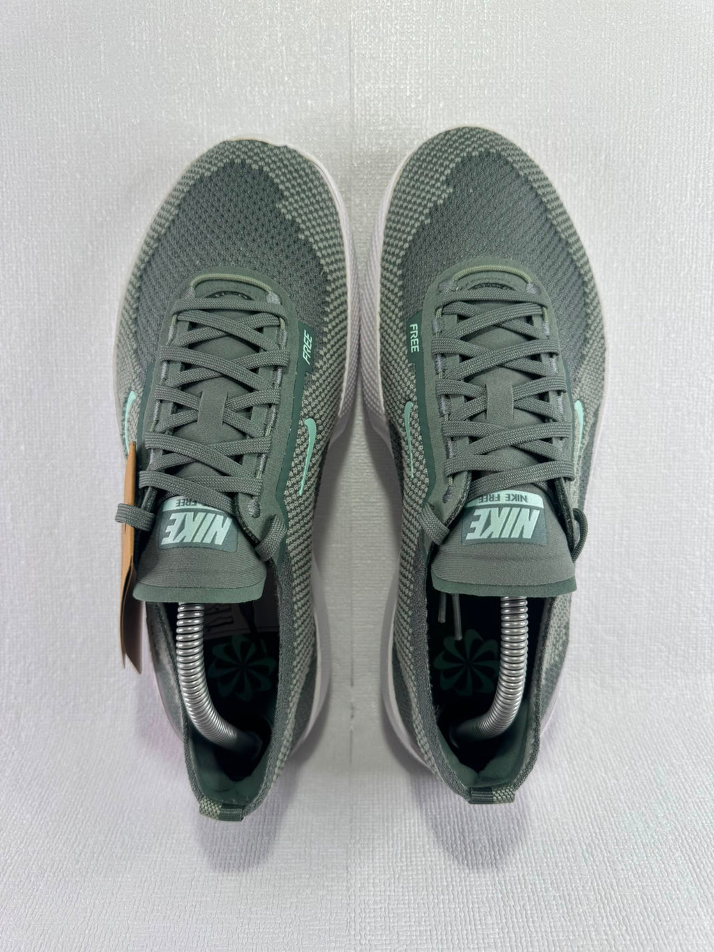 Brand New Nike Men's Grey and Green Airmax Trainers, UK 10