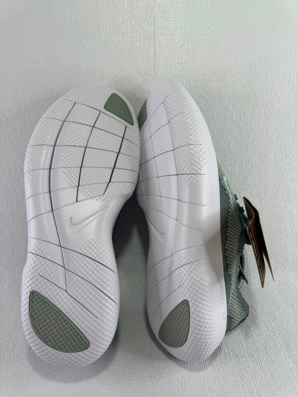 Brand New Nike Men's Grey and Green Airmax Trainers, UK 10
