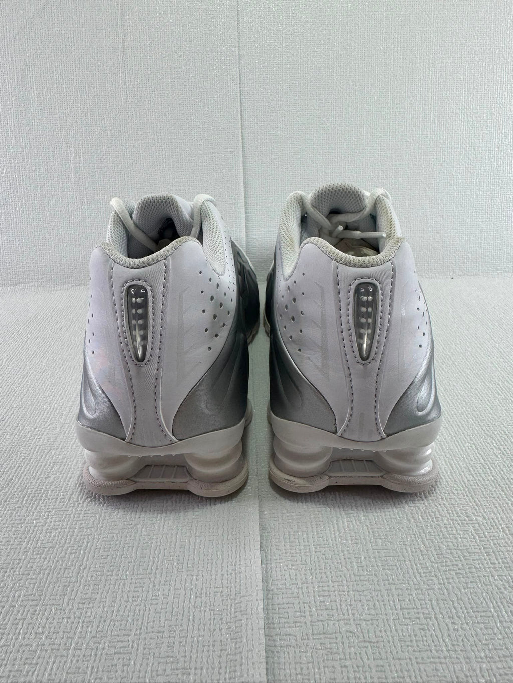 Nike Shox Men's White and Grey Trainers UK 5