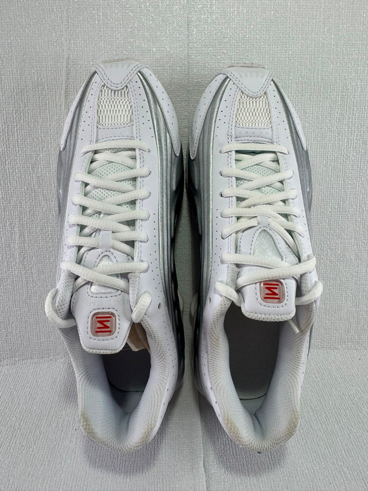 Nike Shox Men's White and Grey Trainers UK 5