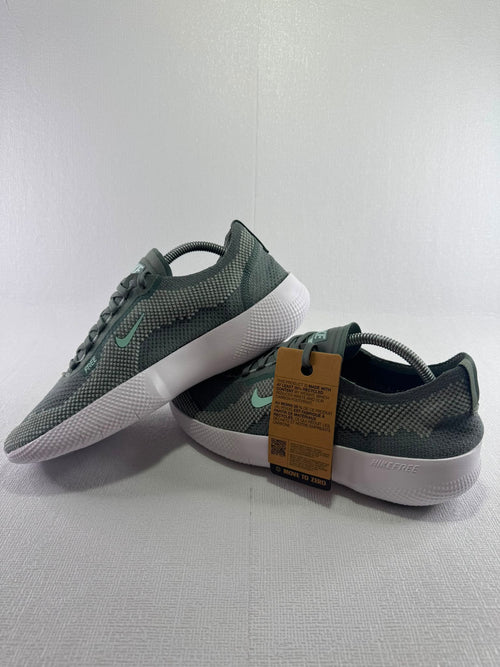 Brand New Nike Men's Grey and Green Airmax Trainers, UK 10