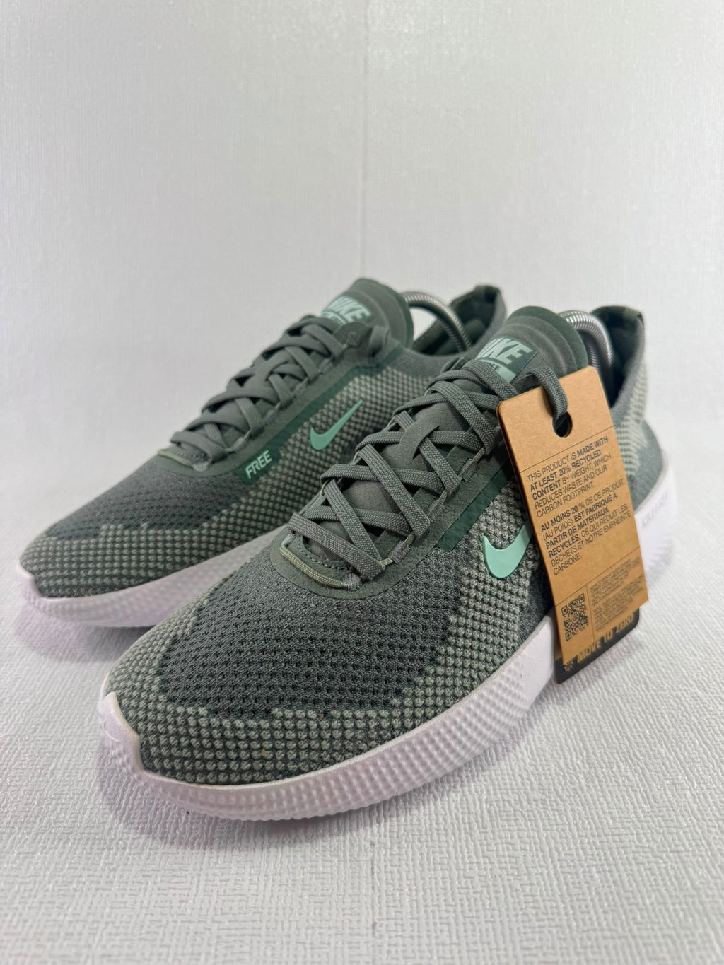 Brand New Nike Men's Grey and Green Airmax Trainers, UK 10