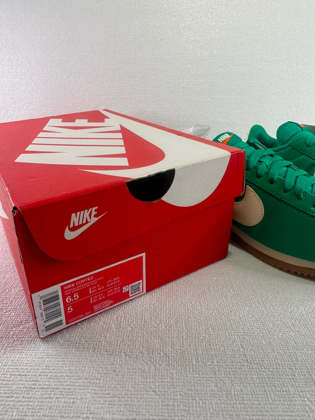 Nike Women's Green Trainers UK 4.5